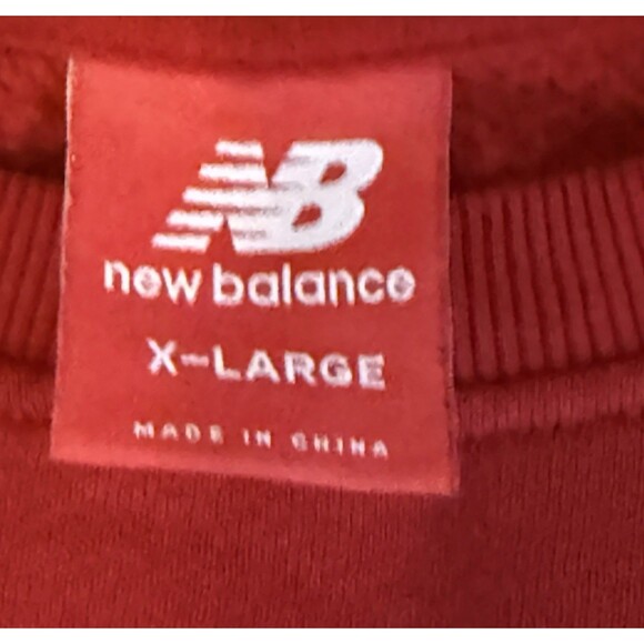 New Balance Big Fuzzy Textured Logo Red Crewneck Sweatshirt Women's Size XL - Picture 3 of 7